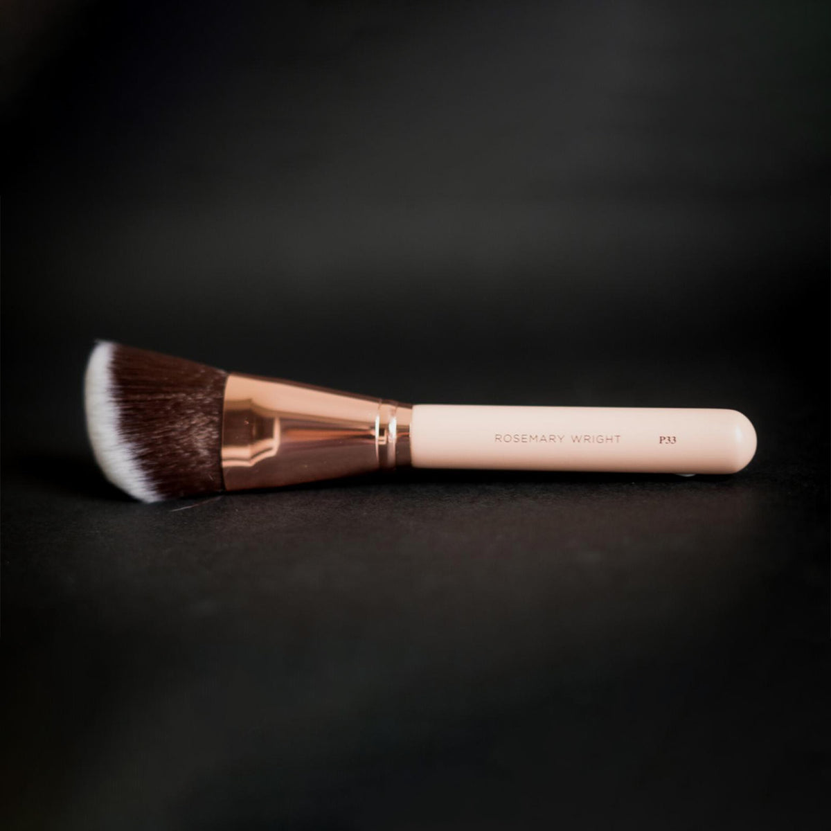 P33 RW Nude Slanted Powder Brush