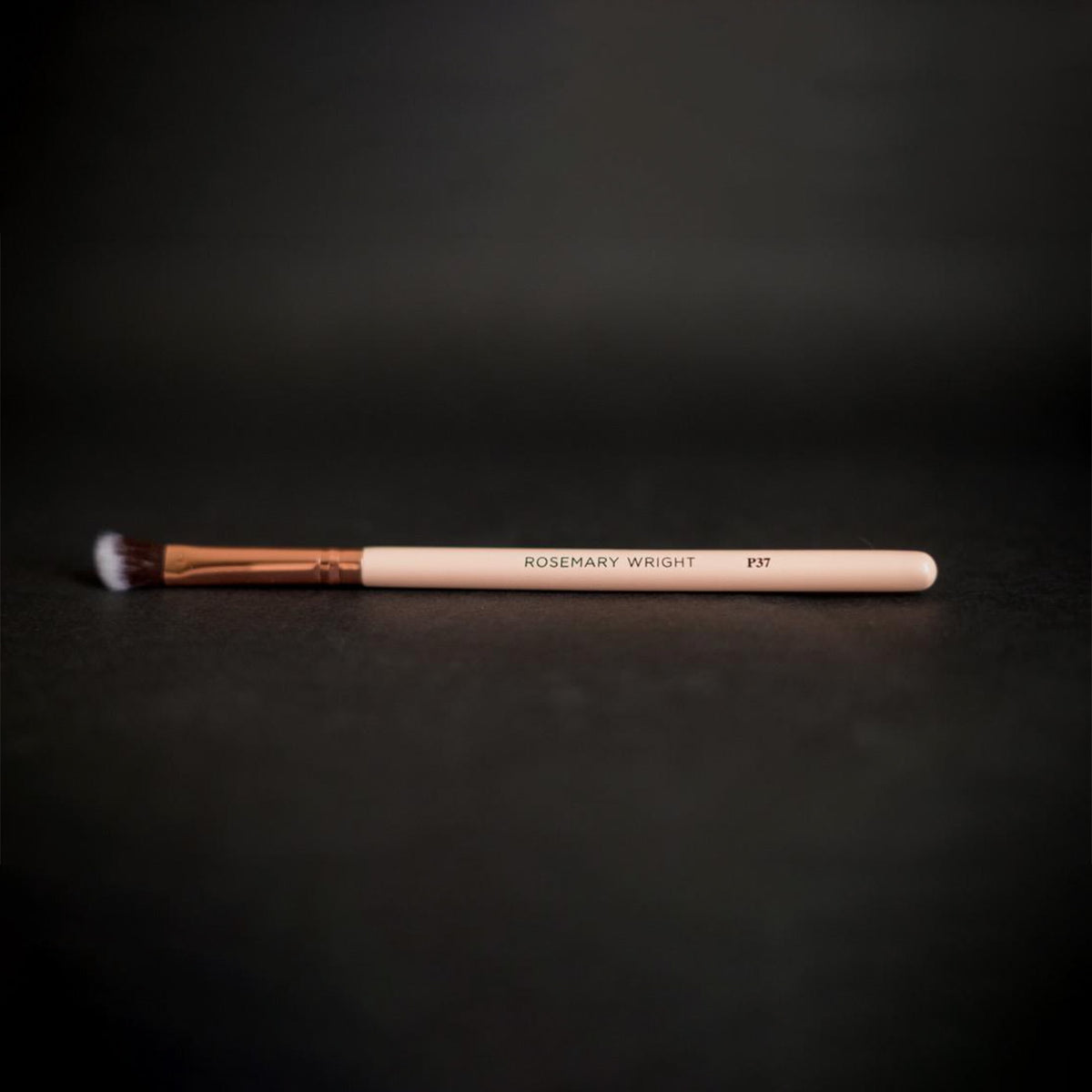 P37 RW Nude Slanted Blender Brush