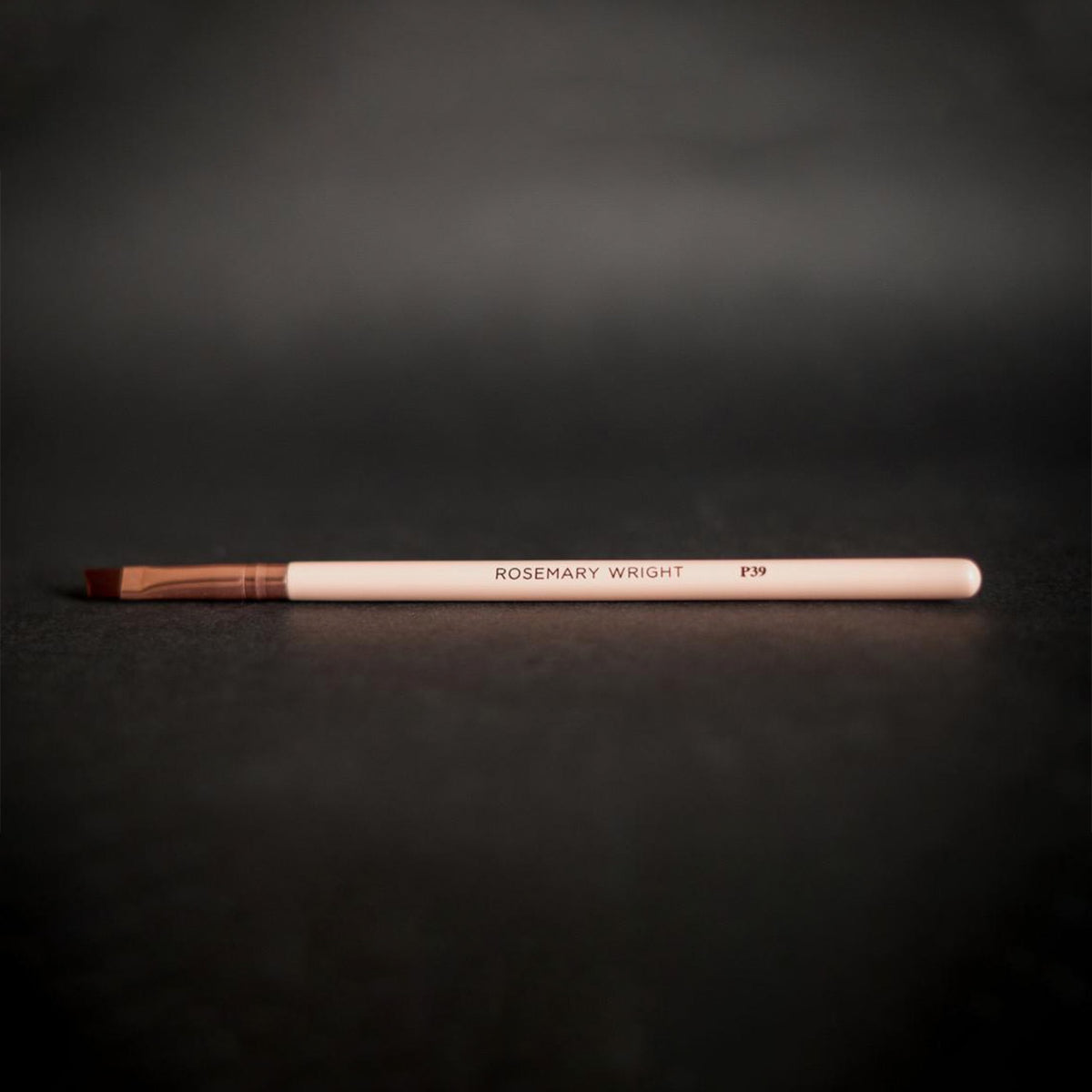 P39 RW Nude Red Eyebrow Brush