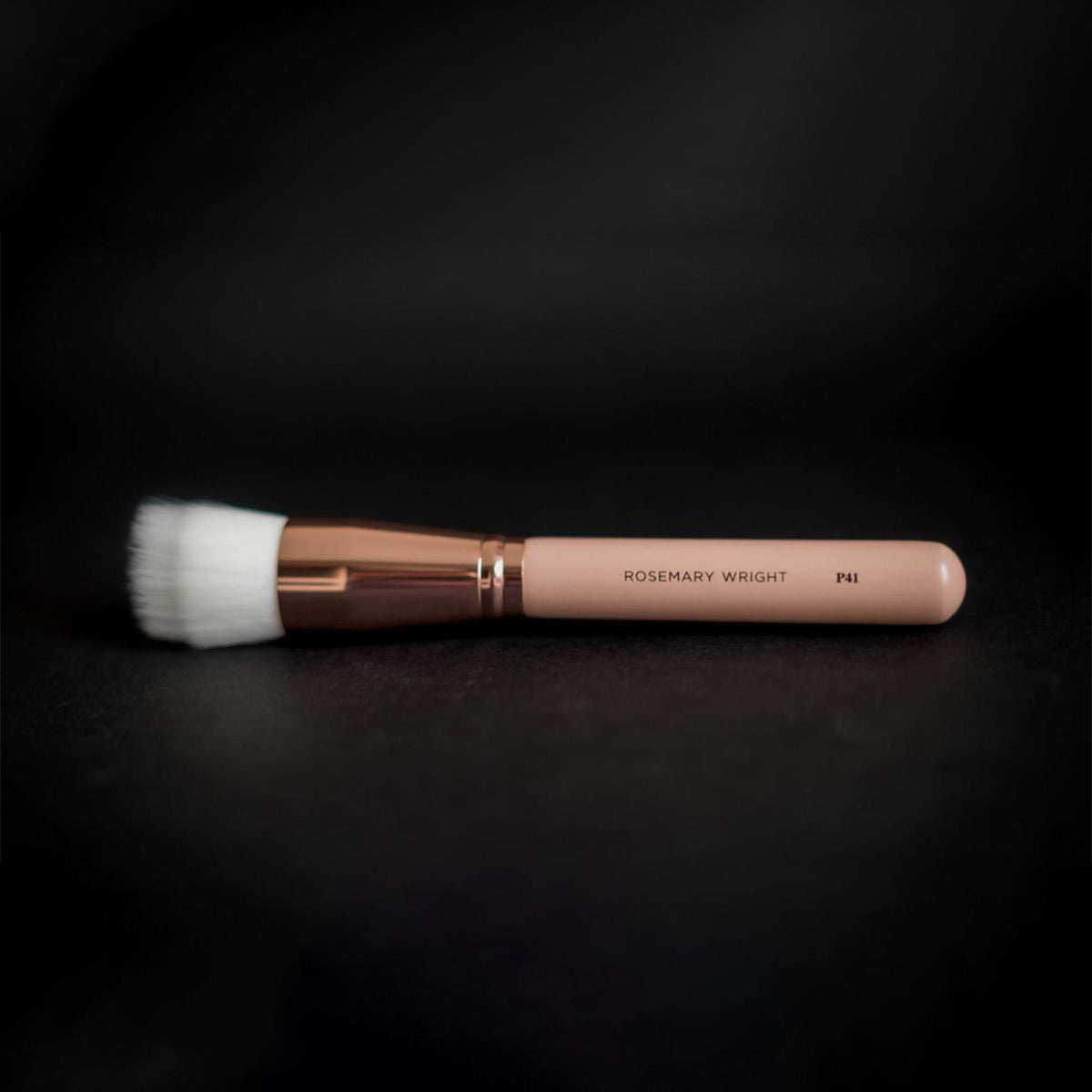 P41 RW Nude White Stippler Brush