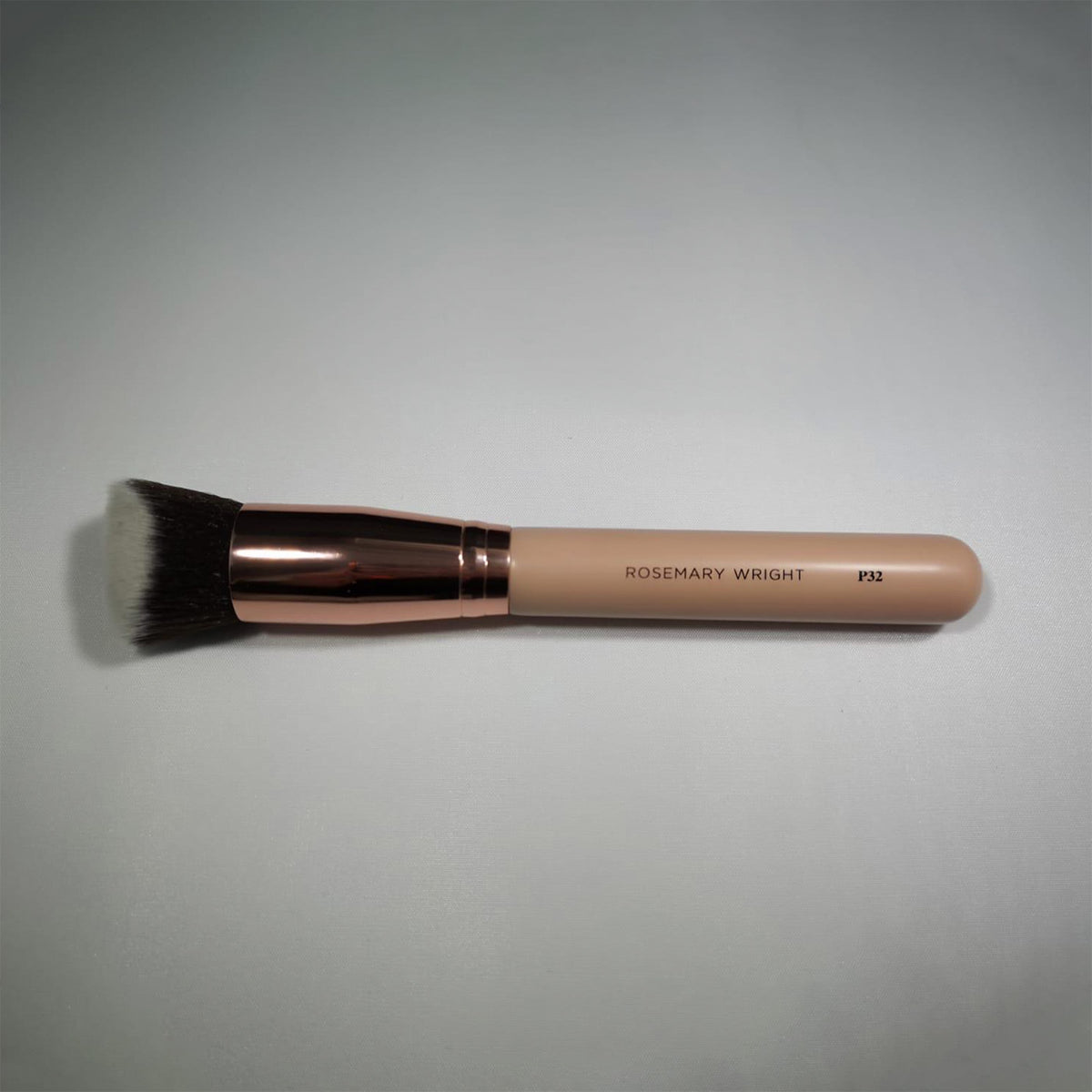 P32 RW Nude Triangle  Foundation Brush